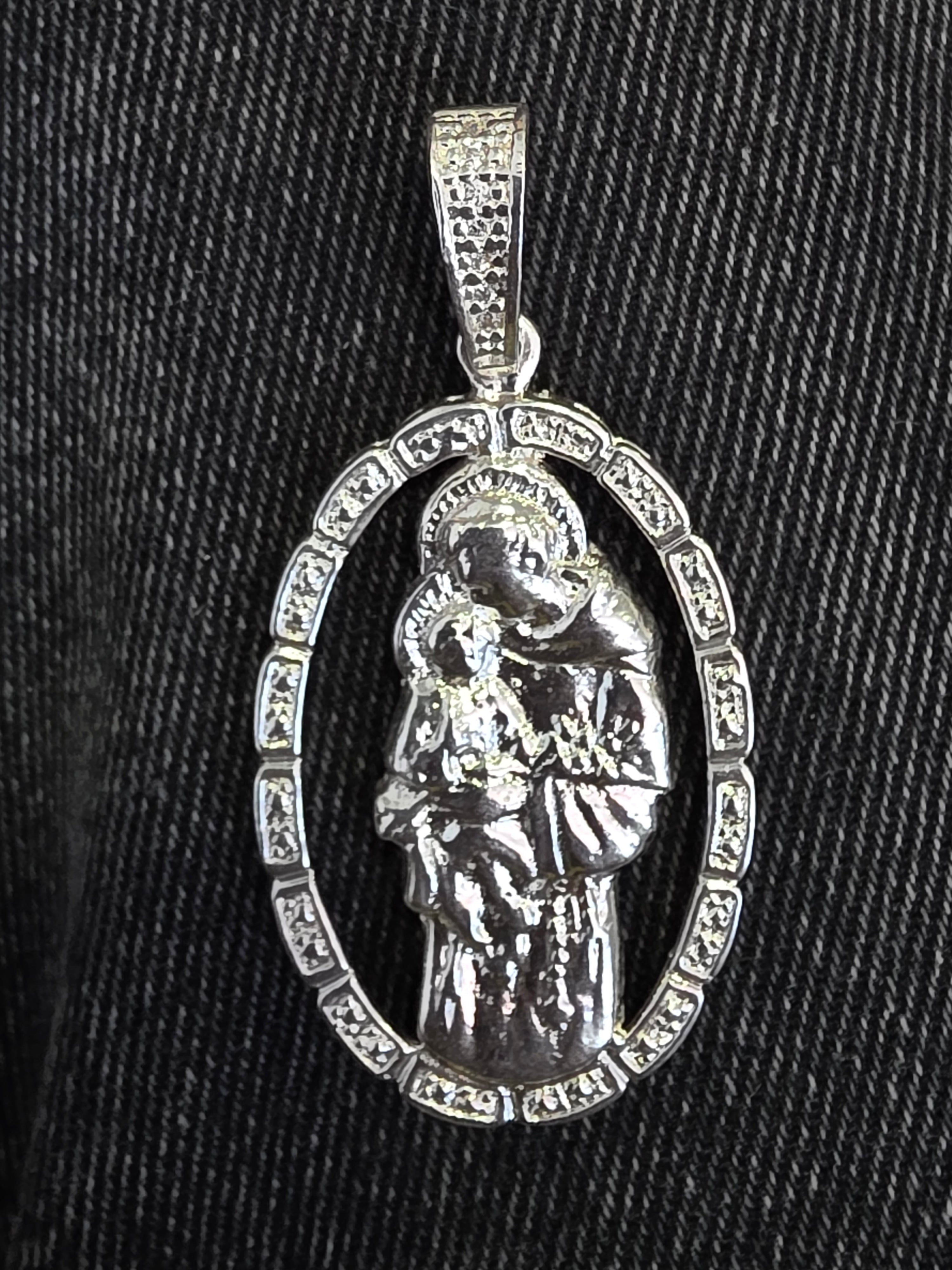 Colgante santo