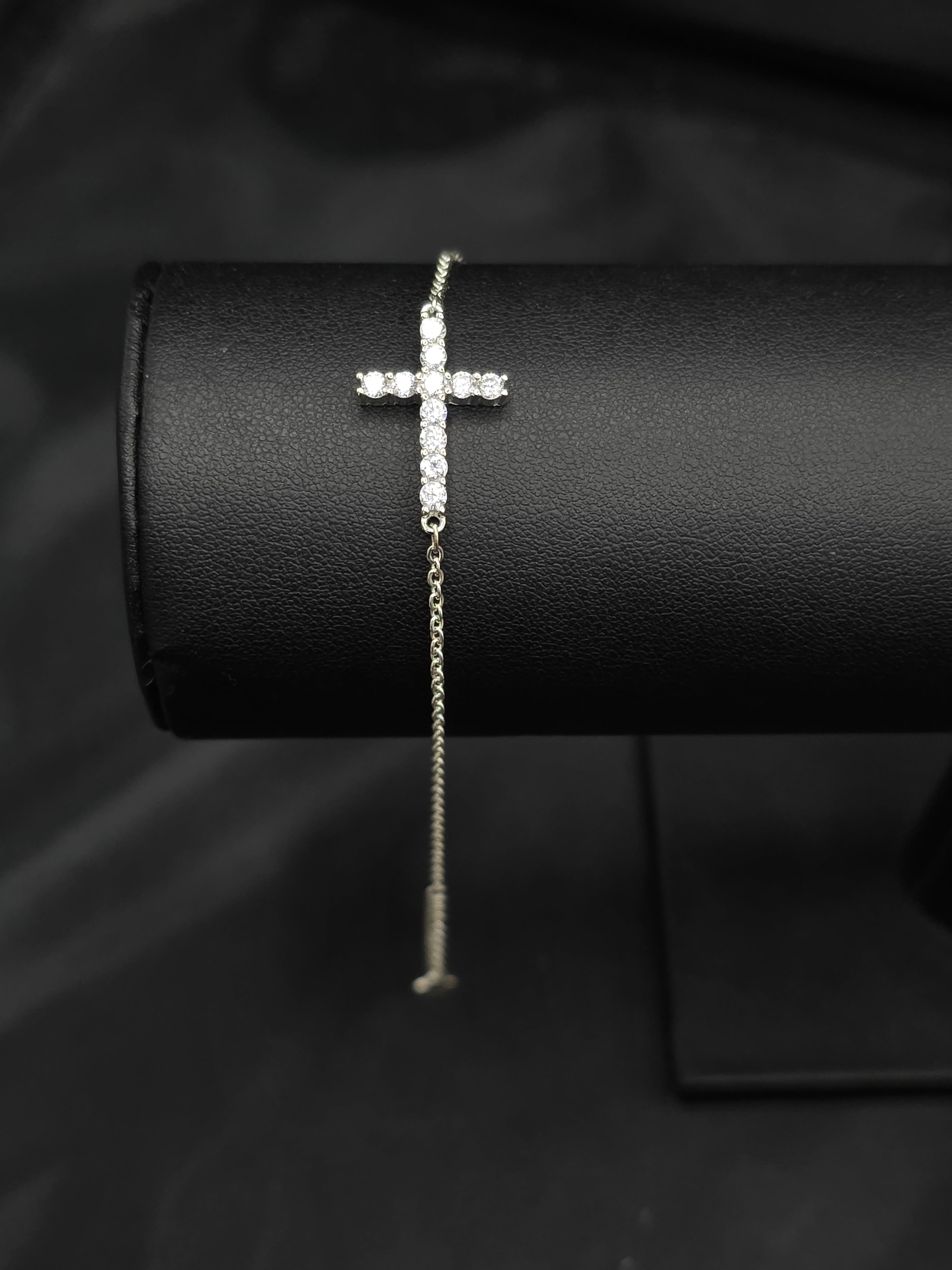 Pulsera cruz con brillantes
