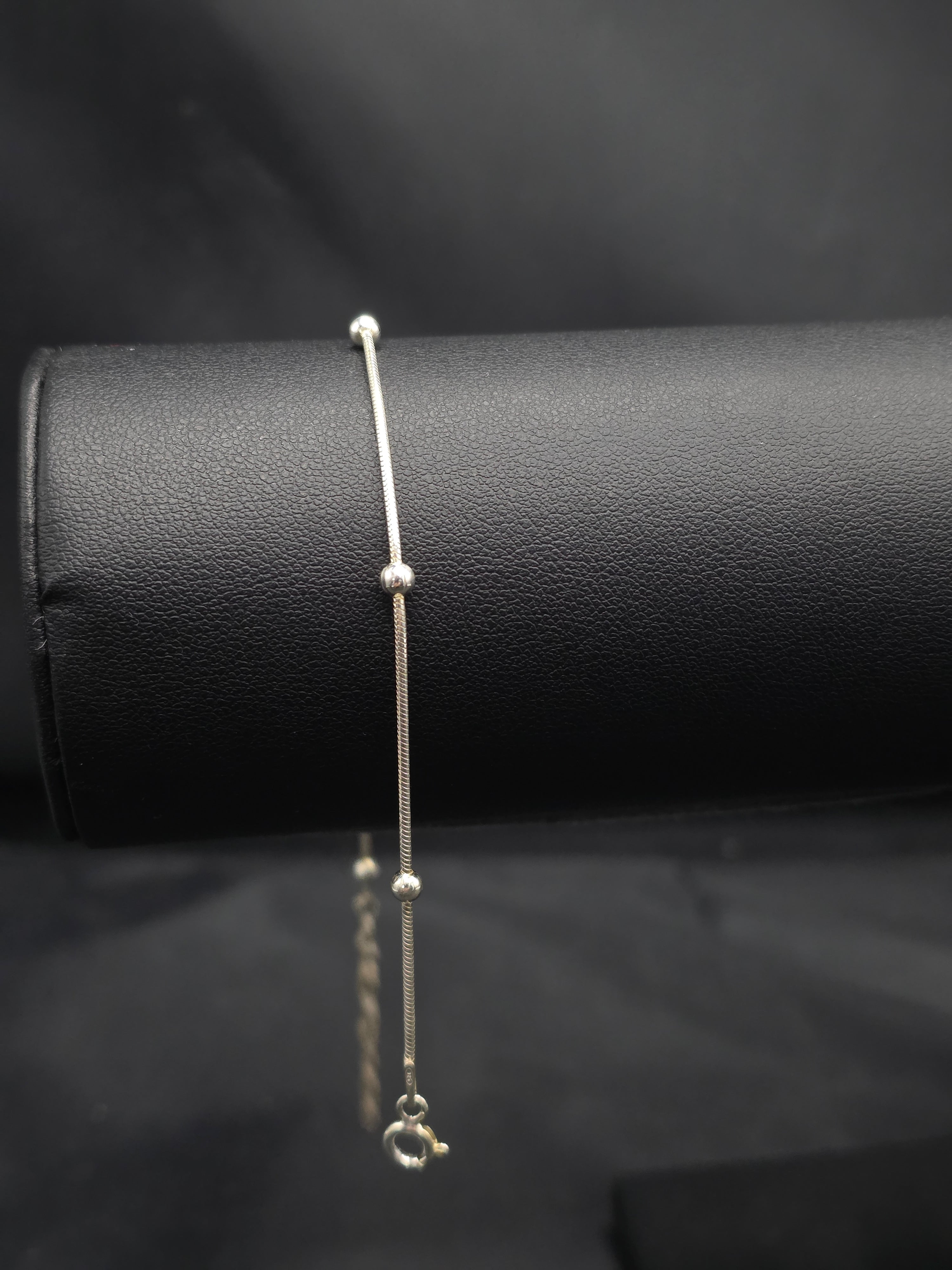 Pulsera con bolitas